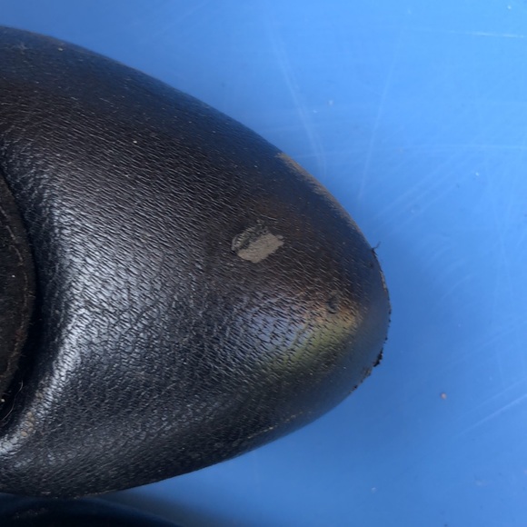 Heel covered above the ankle bootie - Picture 2 of 4